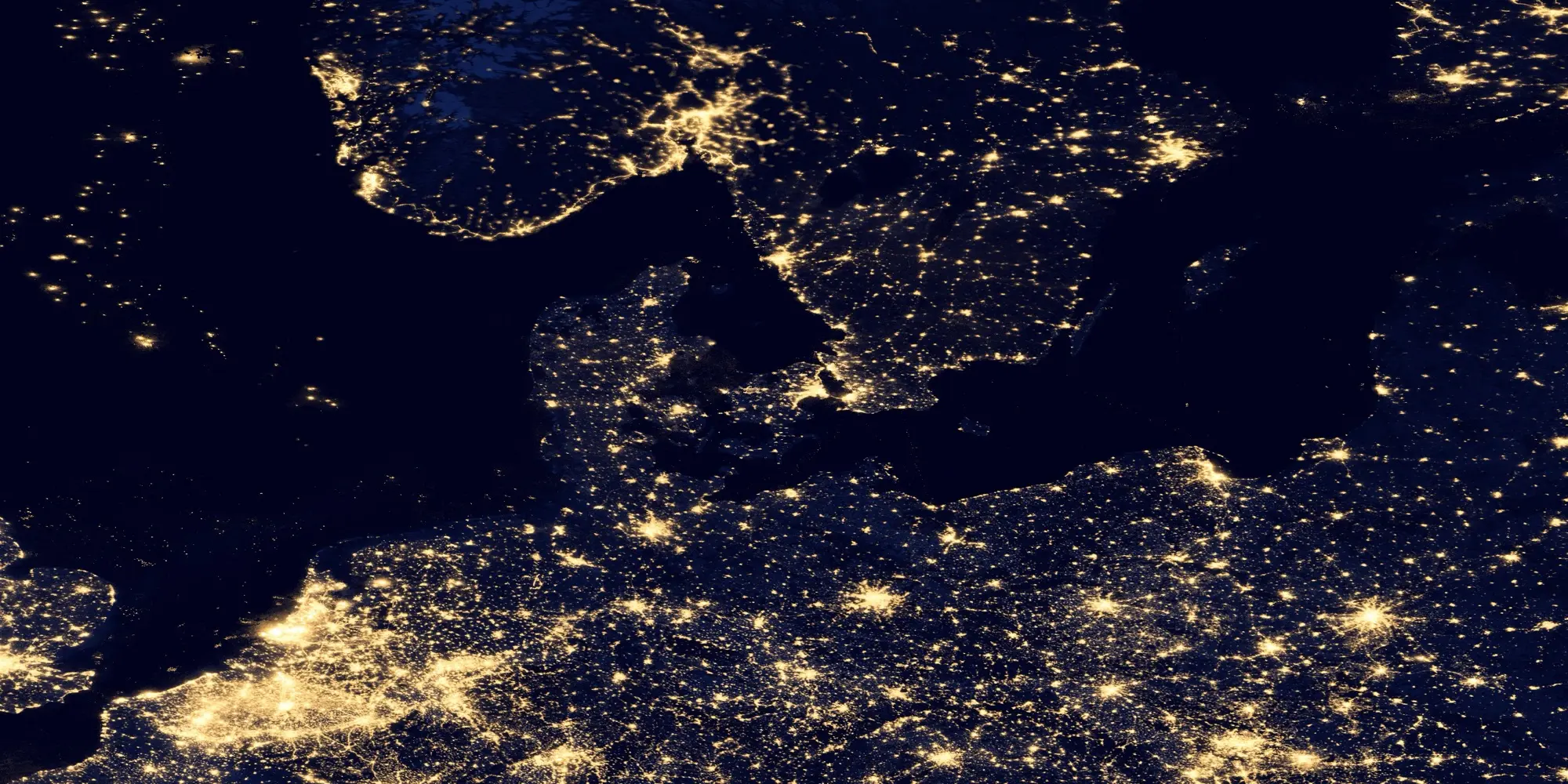 Vesteuropa set fra rummet om natten, optaget af NASA's VIIRS-instrument